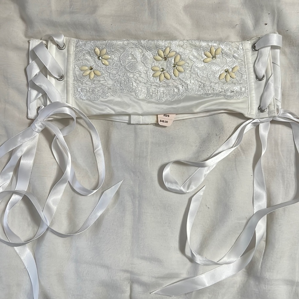 NWT VS garter lace up